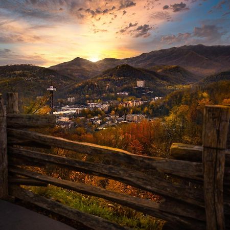 Whispering Winds, Hot Tub, Game Room, Wifi, 1089 Free Tickets Each Paid Day, Dollywood And More Gatlinburg Εξωτερικό φωτογραφία