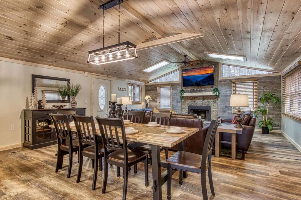 Whispering Winds, Hot Tub, Game Room, Wifi, 1089 Free Tickets Each Paid Day, Dollywood And More Gatlinburg Εξωτερικό φωτογραφία