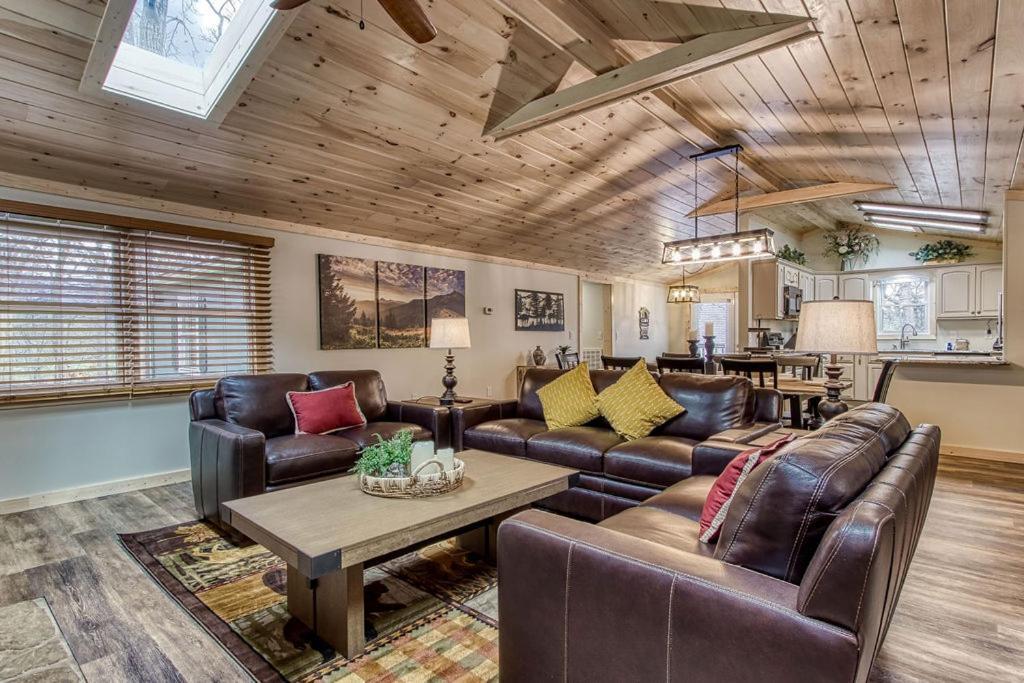 Whispering Winds, Hot Tub, Game Room, Wifi, 1089 Free Tickets Each Paid Day, Dollywood And More Gatlinburg Εξωτερικό φωτογραφία