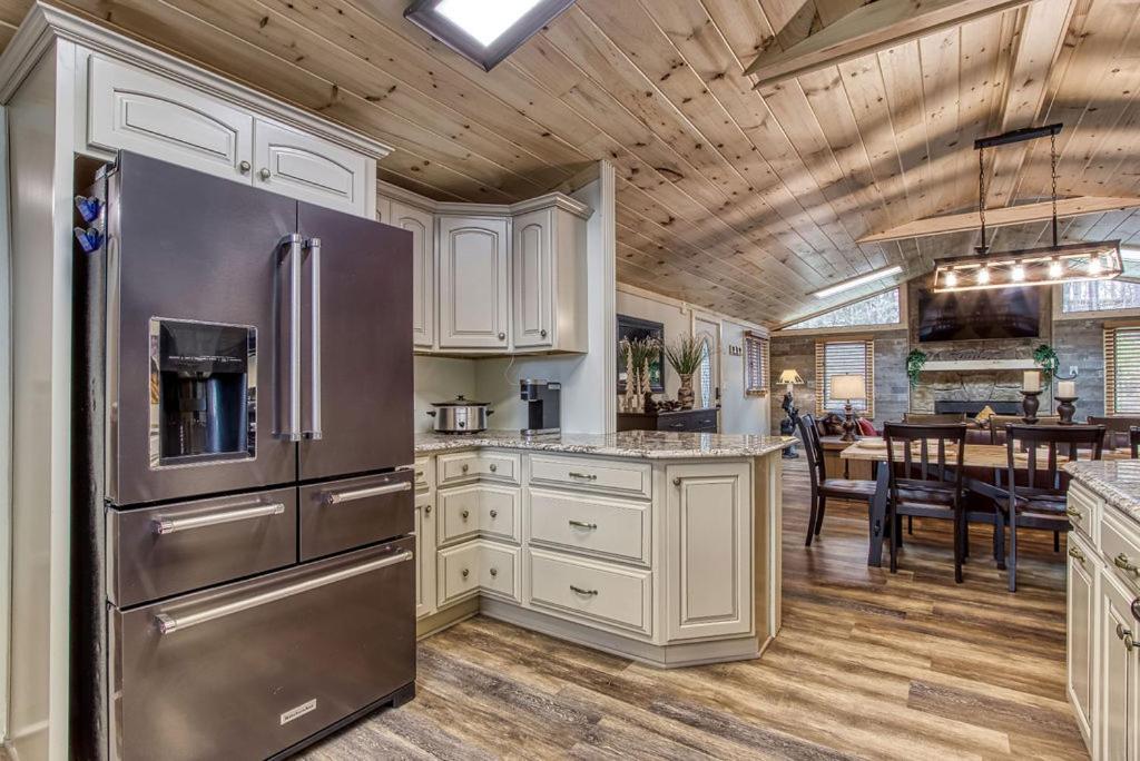 Whispering Winds, Hot Tub, Game Room, Wifi, 1089 Free Tickets Each Paid Day, Dollywood And More Gatlinburg Εξωτερικό φωτογραφία