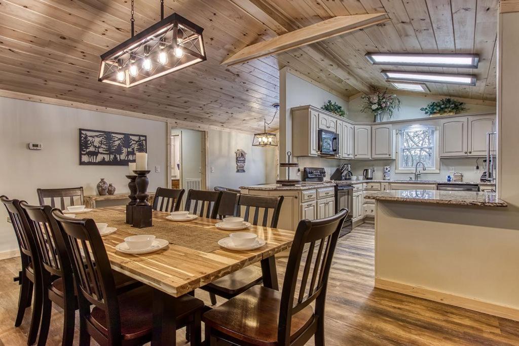 Whispering Winds, Hot Tub, Game Room, Wifi, 1089 Free Tickets Each Paid Day, Dollywood And More Gatlinburg Εξωτερικό φωτογραφία