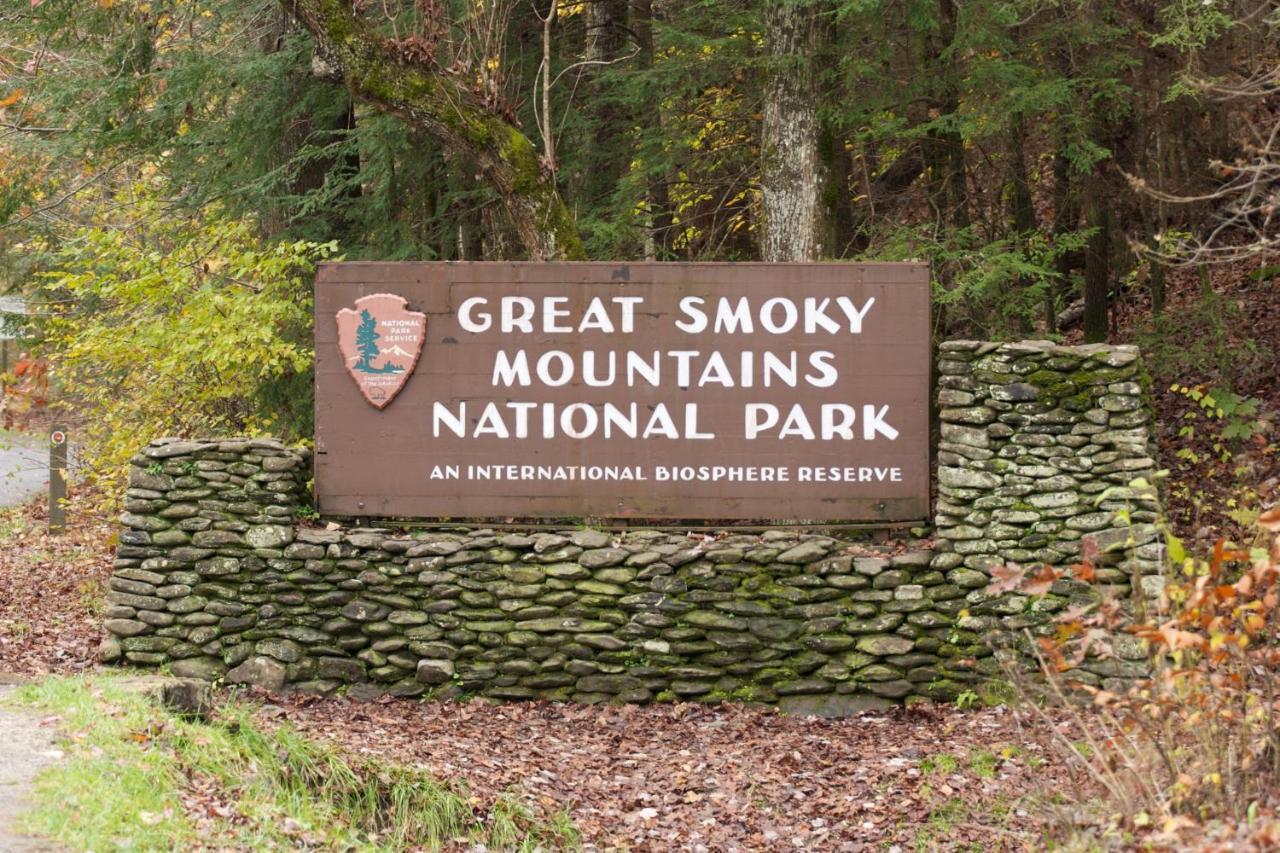Whispering Winds, Hot Tub, Game Room, Wifi, 1089 Free Tickets Each Paid Day, Dollywood And More Gatlinburg Εξωτερικό φωτογραφία
