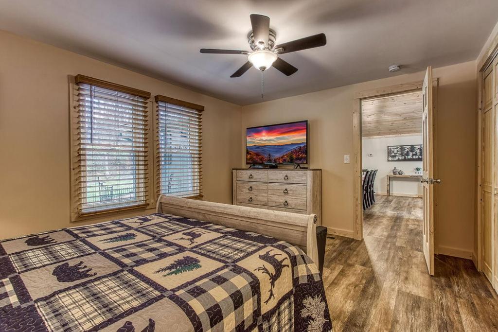 Whispering Winds, Hot Tub, Game Room, Wifi, 1089 Free Tickets Each Paid Day, Dollywood And More Gatlinburg Εξωτερικό φωτογραφία
