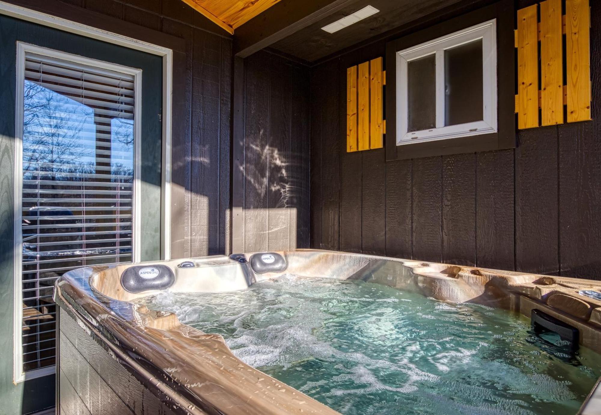 Whispering Winds, Hot Tub, Game Room, Wifi, 1089 Free Tickets Each Paid Day, Dollywood And More Gatlinburg Εξωτερικό φωτογραφία