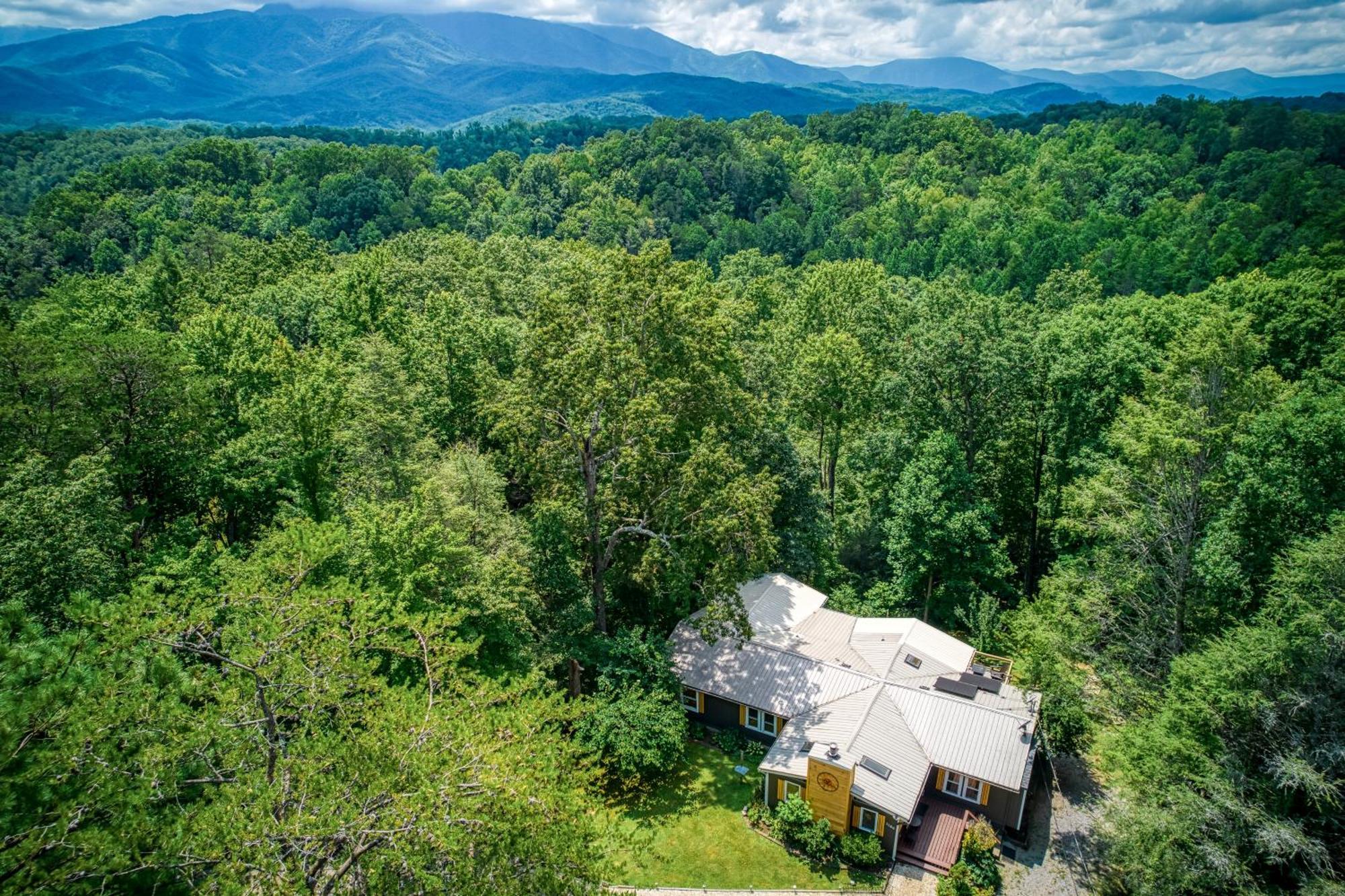 Whispering Winds, Hot Tub, Game Room, Wifi, 1089 Free Tickets Each Paid Day, Dollywood And More Gatlinburg Εξωτερικό φωτογραφία
